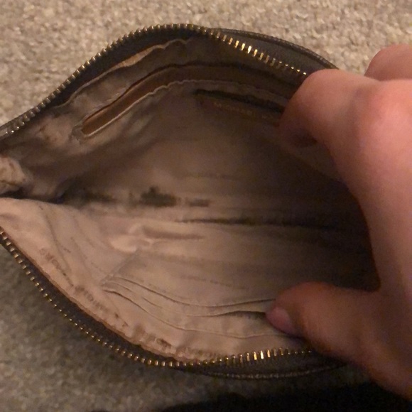 Micheal Kors wristlet - Picture 6 of 6